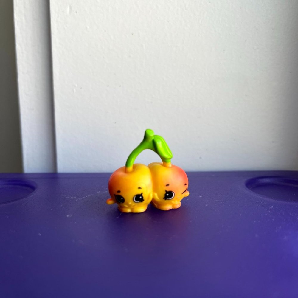 Cheeky Cherries Yellow Shopkins Season 4